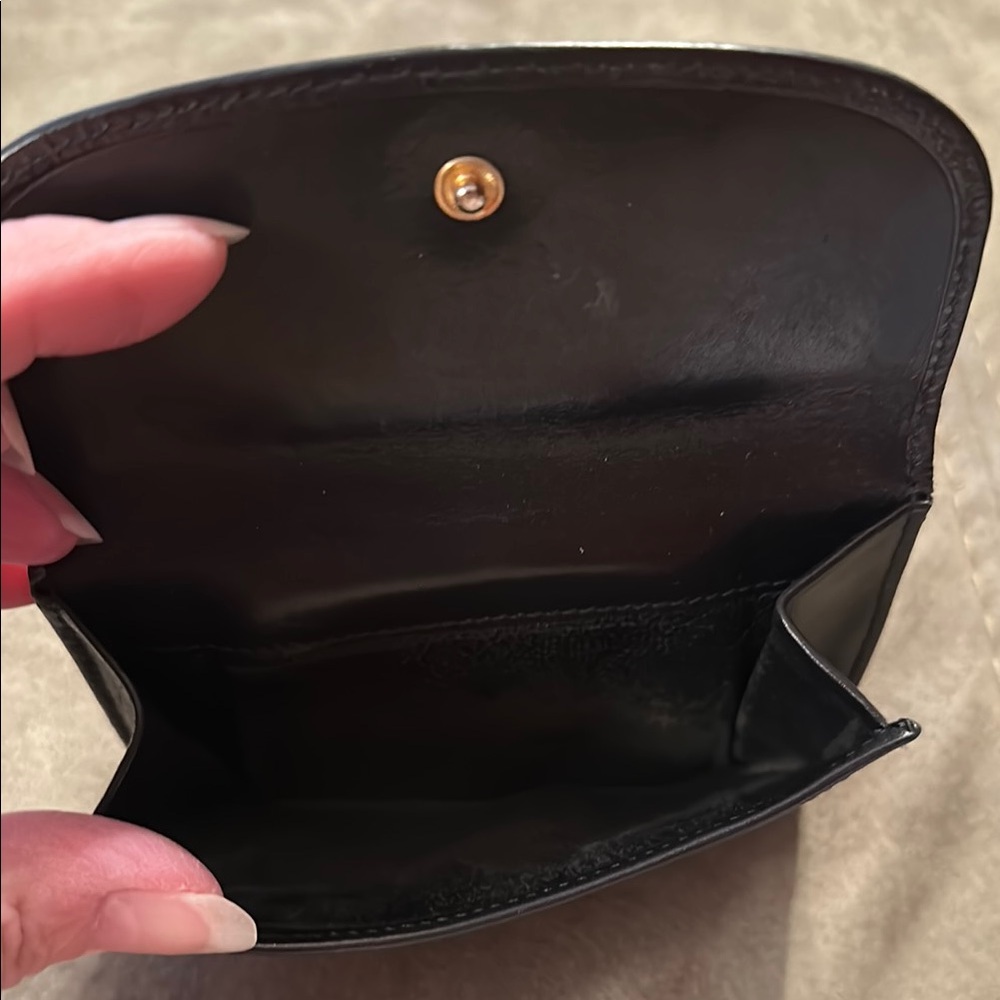 Gucci Black Leather Wallet with Gold Accent Unisex - Picture 9 of 10